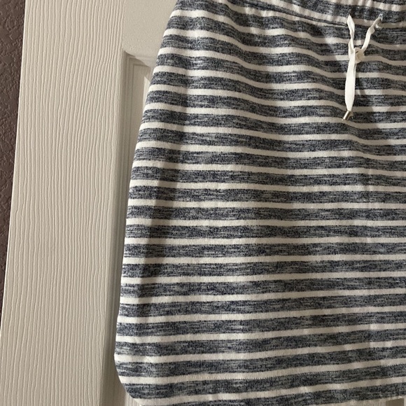 Akini stripped jersey like mini skirt size Large - Picture 2 of 8